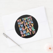 My Tummy Hurts But I'm Being Really Brave About It Runder Aufkleber (Umschlag)