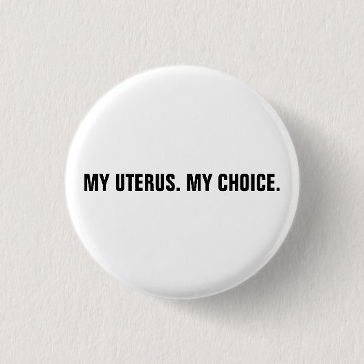 My uterus my choice white & black abortion rights button (Vorderseite)