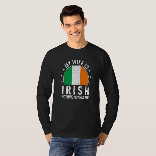 My Wife Is Irish Nothing Scares Me Irish Wife Flag T-Shirt (Vorne ganz)