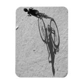 Myamar, Bagan, Junge, der auf einem riesigen Fahrr Magnet (Vertikal)