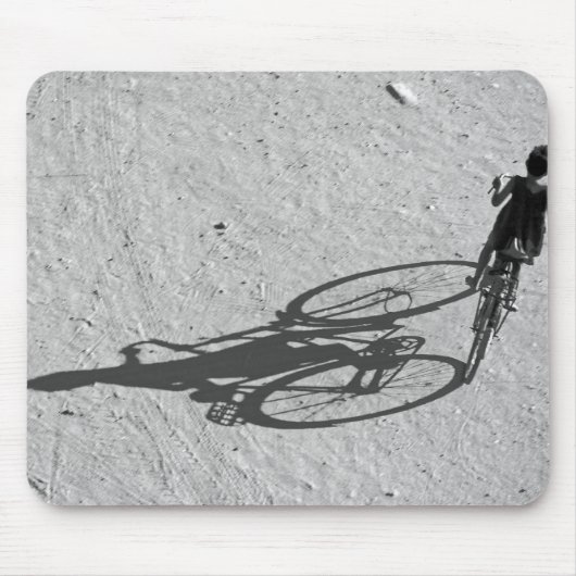 Myamar, Bagan, Junge, der auf einem riesigen Fahrr Mousepad (Vorne)
