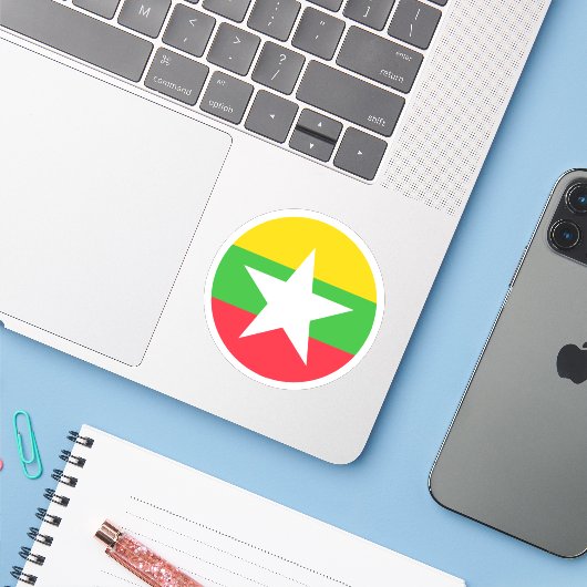 Myanmar Flag Round Sticker (Laptop mit iPhone)