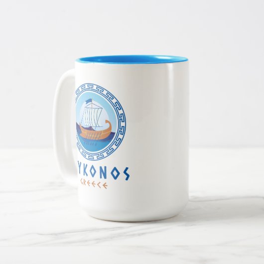 Mykonos, griechisches Schiffsdesign Zweifarbige Tasse (Vorderseite Links)