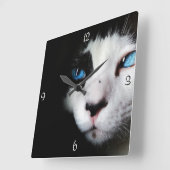 Mysteriöse blaue mit Augen Tuxedo-Katzen-Uhr Quadratische Wanduhr (Winkel)