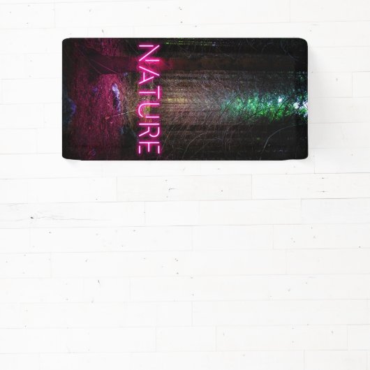 Mysteriöse Fichtenwälder Natur Neon magenta Zeiche Banner (InSitu)