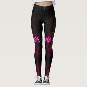 Mysteriöse Fichtenwälder Natur Neon magenta Zeiche Leggings