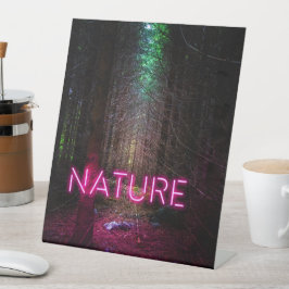 Mysteriöse Fichtenwälder Natur Neon magenta Zeiche Sockelschild