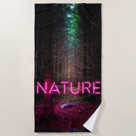 Mysteriöse Fichtenwälder Natur Neon magenta Zeiche Strandtuch