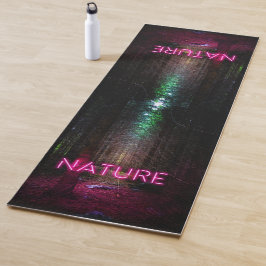 Mysteriöse Fichtenwälder Natur Neon magenta Zeiche Yogamatte