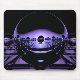 Mysteriöse Metallorben in blass violettem Licht Mousepad