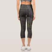 Mysteriöser Fichtenwald Capri Leggings (Rückseite)