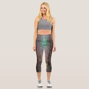 Mysteriöser Fichtenwald Capri Leggings