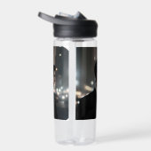 Mysteriöser Mann im Anzug bei Nacht - Kinofilm Trinkflasche (Rechts)