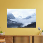 Mysteriöser Nebel durch Hügelschichten Leinwanddruck (Insitu (Wohnzimmer))