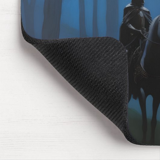 Mysteriöser Schwarzer Ritter im Mondlichtwald Mousepad (Ecke)