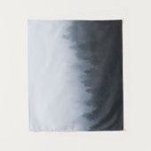 Mysteriöser Wald im Nebel Wandteppich (Vorderseite)