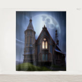 Mysteriöses gotisches Haus auf Hügel Wandteppich (Vorderseite)