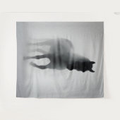 Mysteriöses Schwarzes Pferd, das aus dem Nebst auf Wandteppich (Vorderseite (Horizontal))