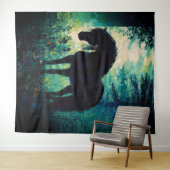 Mysterious Black Horse in Forest Wandteppich (Beispiel (Horizontal))
