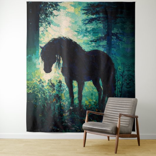 Mysterious Black Horse in Forest Wandteppich (Beispiel)