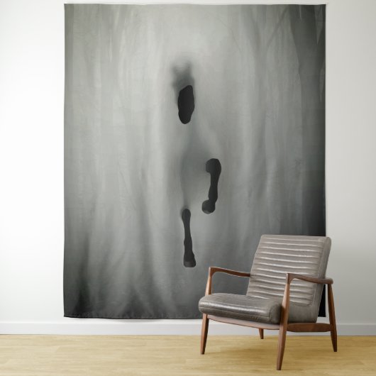 Mysterious Black Horse Running in Misty Fog Forest Wandteppich (Beispiel)