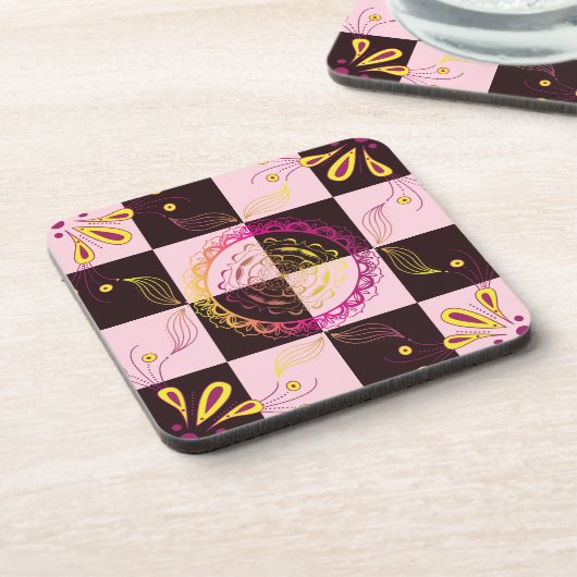 Mystic Checkerboard, rosa und schwarze Grafik Getränkeuntersetzer (Linke Seite)