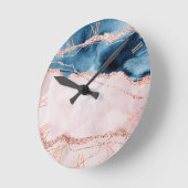 Mystic Elegance | Aquamarines Blau und Rose Gold A Runde Wanduhr (Winkel)