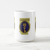 Mystic Golden Key & Bloom: Elegant Logo Design Kaffeetasse (Mittel)