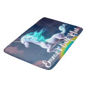 Mystic Night Flying Unicorn Rainbow Badematte (Schrägansicht)