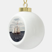 Mystic Whaler Kugel oder Schneeflocken-Ornament Keramik Kugel-Ornament (Rechts)