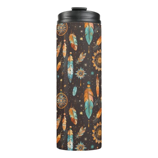 Mystical Dark Boho: Feathers & Dream Catchers Desi Thermosbecher (Vorderseite)