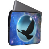 Mystical Flying Crow & Orb Laptop Sleeve (Vorne Rechts)