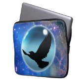 Mystical Flying Crow & Orb Laptop Sleeve (Vorderseite Links)