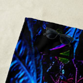 Mystical Glowing Jungle Bloom Design Strandtuch (Beispiel)