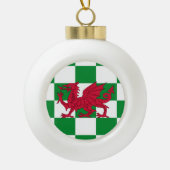 Mystical Red Celtic Dragon Flag Wales Keramik Kugel-Ornament (Vorderseite)