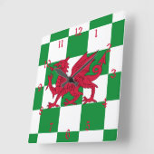 Mystical Red Celtic Dragon Flag Wales Quadratische Wanduhr (Winkel)