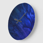 Mystical Wings with Deep Blue Feathers Große Wanduhr (Winkel)