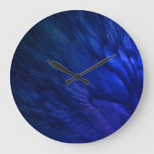 Mystical Wings with Deep Blue Feathers Große Wanduhr (Vorderseite)