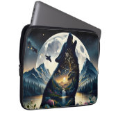 Mystical Wolf Howling bei Moon Surreal Laptopschutzhülle (Vorne Rechts)