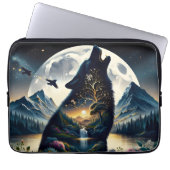 Mystical Wolf Howling bei Moon Surreal Laptopschutzhülle (Vorderseite)