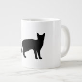 Mystik der Feline: Eine elegante Cat-Silhouette Jumbo-Tasse (Vorderseite Rechts)