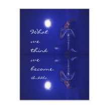 Mystische blaue Buddha-Reflexion mit Zitat