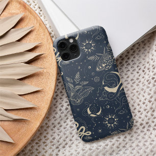 Mystische Himmelsnächtliche Moth & Schlangenmuster iPhone 16 Hülle