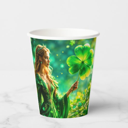 Mystische Kleebeschicht des St. Patrick Day Pappbecher (Vorderseite)