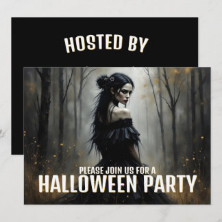 Mystische Lady im Dunklen Halloween-Wald