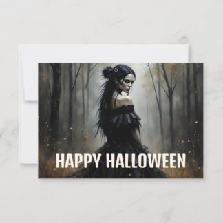 Mystische Lady im Dunklen Halloween-Wald