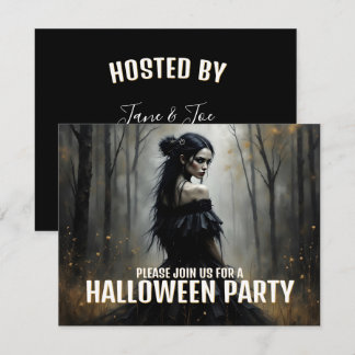 Mystische Lady im Dunklen Halloween-Wald
