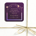 Mystische Regenbogen-Hochzeit Quadratischer Aufkleber<br><div class="desc">Mystical Rainbow Deep Plum Sun Moon Stars Astronomie Celestial Cosmic Galaxy Space Gastgeschenk Hochzeit Stickers bietet eine Regenbogenfarben Sonne, Mond und Sterne Rahmen auf einem tiefen Pflaumenhintergrund. Personalisiert mit einer "Danke"-Nachricht. Ideal für Hochzeiten und Gastgeschenke. Personalisieren Sie den Text in den bereitgestellten Textfeldern, indem Sie ihn bearbeiten. Für Sie entworfen...</div>