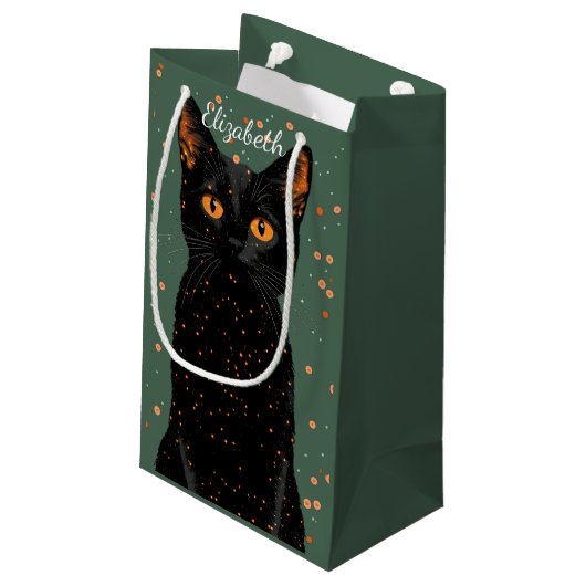 Mystische schwarze Katze mit orangefarbenen Augen Kleine Geschenktüte (Rückseite Schrägansicht)