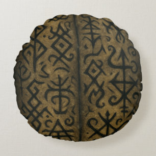 Mystische Symbole & dunkle Kissen mit okkulter Kis